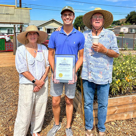 District staffer presenting award to Buellton gardeners